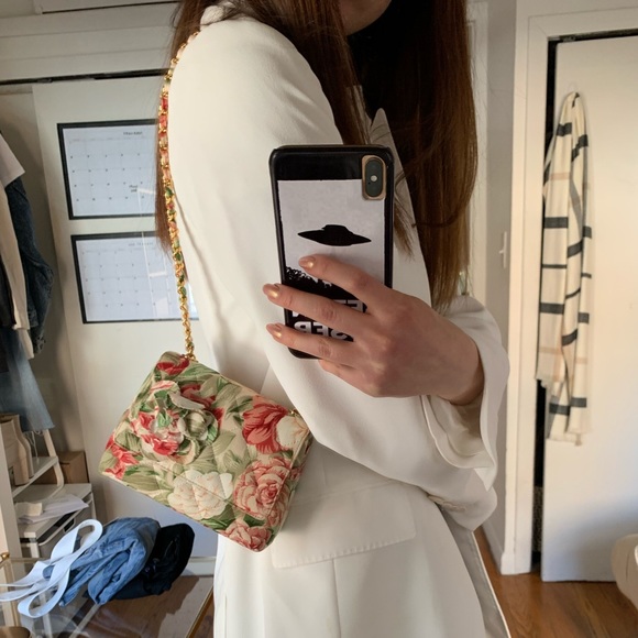 CHANEL Floral Chain Handbag - Picture 8 of 8